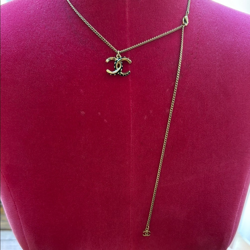 CHANEL Polka Dot Enamel CC Cruise Pendant Necklace - Picture 4 of 8